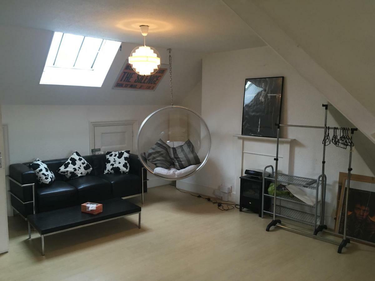 Cheap Basic, No Frills Flat. Sleeps 6, Suitable For Construction Workers? Apartment Edgware