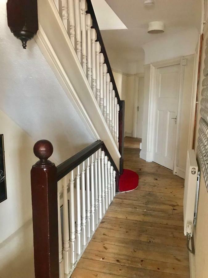 Cheap Basic, No Frills Flat. Sleeps 6, Suitable For Construction Workers? * Edgware