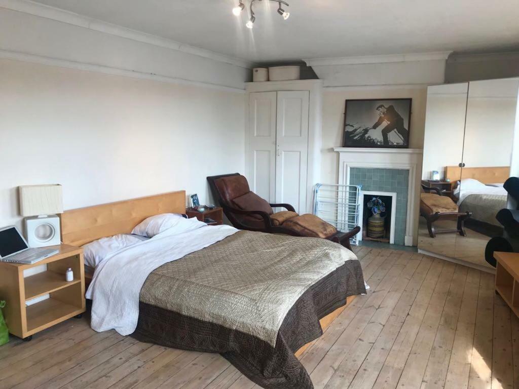 Apartment Cheap Basic, No Frills Flat. Sleeps 6, Suitable For Construction Workers? *