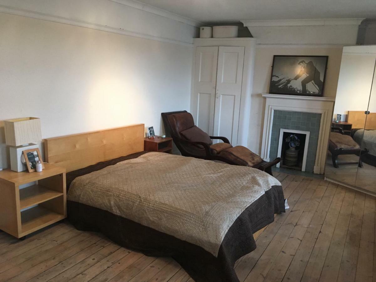 Apartment Cheap Basic, No Frills Flat. Sleeps 6, Suitable For Construction Workers?
