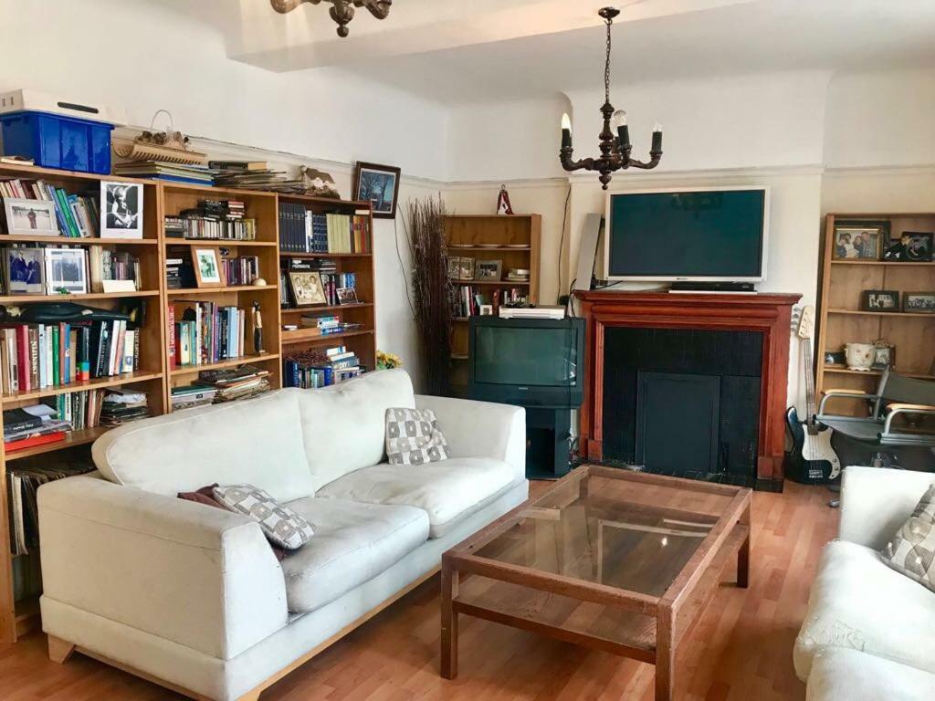 Apartment Cheap Basic, No Frills Flat. Sleeps 6, Suitable For Construction Workers? *